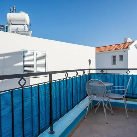 アパート With Pool And Terrace Polis
