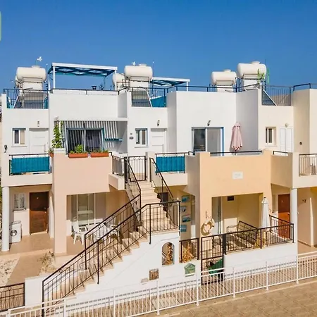 Apartment With Pool And Terrace
