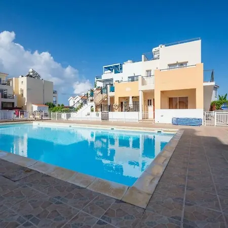 With Pool And Terrace Apartament *